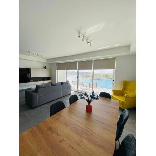 Sliema Seaview Apartment- Valletta Views - APT 8, 49 Tigne Point Mansions