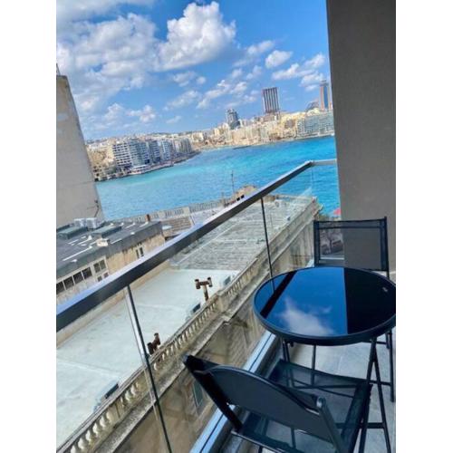 Sliema, Stylish 1 Bedroom Apartment with Parking.