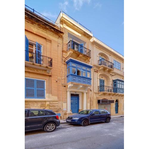 Sliema Townhouse with Rooftop Terrace