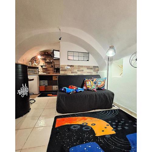 Small, rustic, central studio