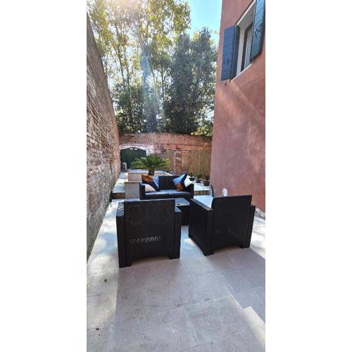 Small Villa with private Garden