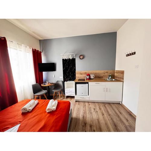 Smart Comfort StudioN4 Private Kitchenette Bathroom to Beach 260m Marina Port old City 900m