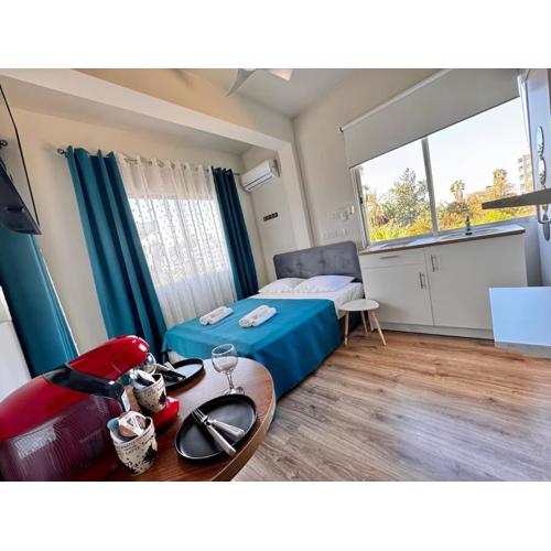 Smart Deluxe StudioN6 private Kitchenette Bathroom to Beach 200m Marina Port 900m