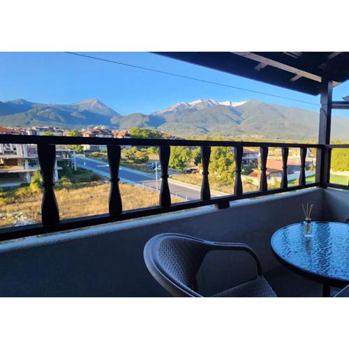 Snow Lodge Apartment With Mountain View