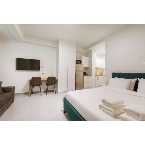 Snug studio apartment with pvt garden access III