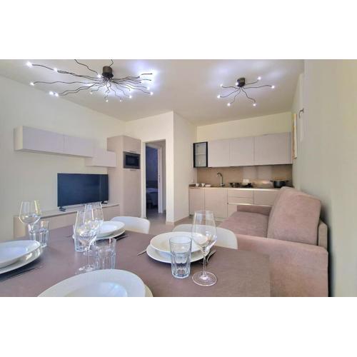 Soleil Apartment - Front Lake