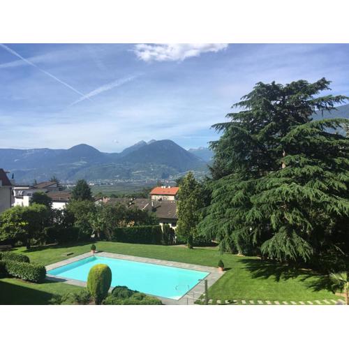 sonnige schicke Ferienwohnung Meran Pienzenau