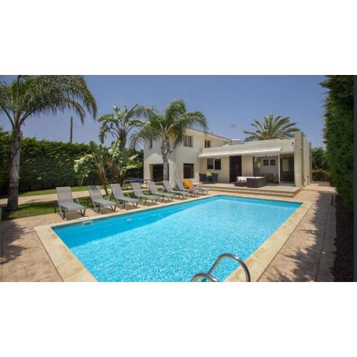 Soothing Sunset Villa With Private Pool, 200m from the Beach