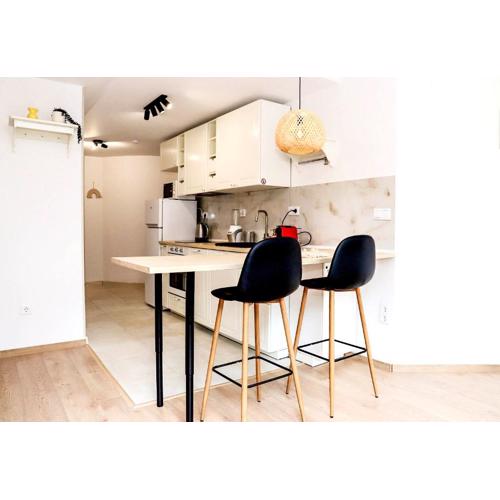 Sophie Studio - Top center, Cozy & Work-Friendly near AUBG, Free streaming platforms