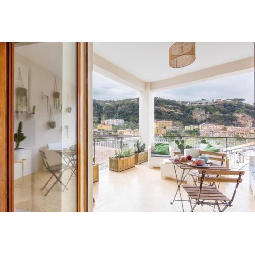 SorrentoVibes - Luxury Four Bedroom Home with Amazing Terraces in Sorrento