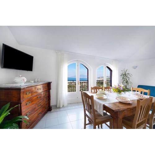 SorrentoVibes - Sea view Rooftop Apartment with Jacuzzi & Garden