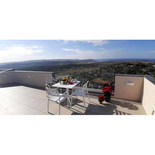 Southridge Ph With Jacuzzi, Top Views By Homely