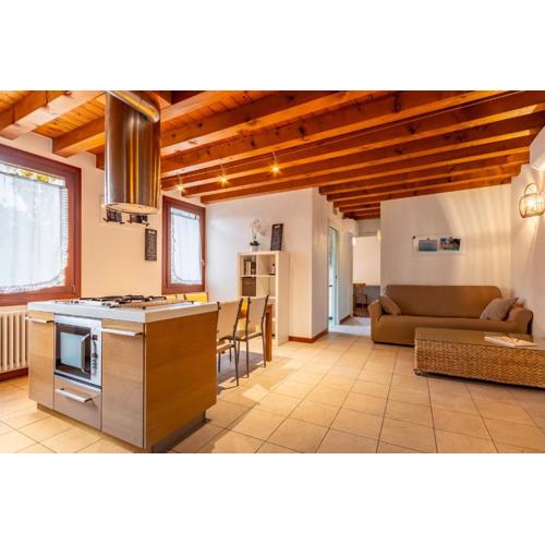 Space and Comfort for 5 - Your Ideal Retreat in Mestre
