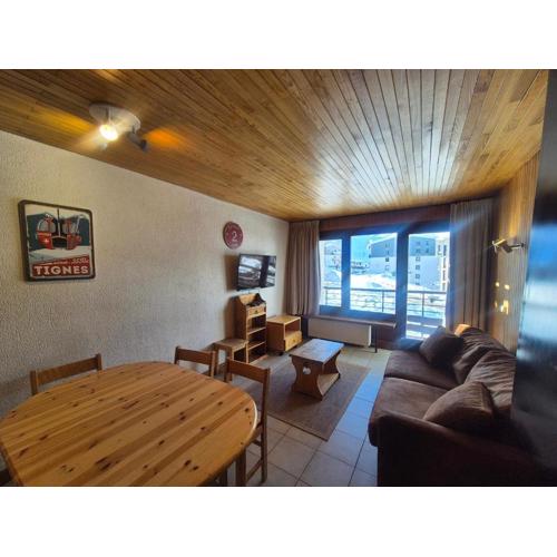 Spacieux 2 Pièces au Pied des Pistes avec Balcon, Proche Commerces à Tignes Val Claret - FR-1-502-566
