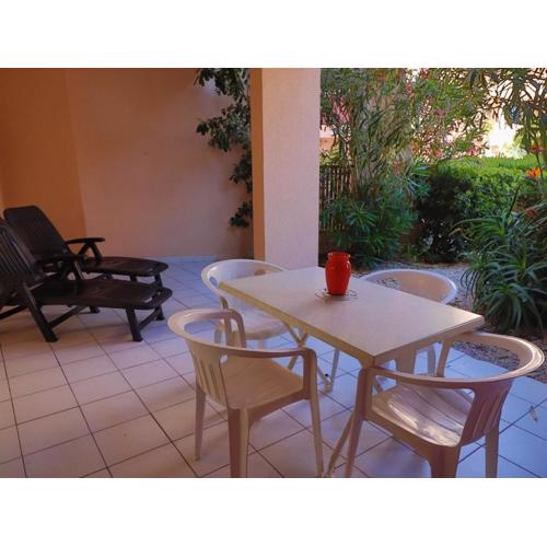 Spacieux rez-de-jardin avec terrasse et accès direct à la piscine à Sète - FR-1-472A-171