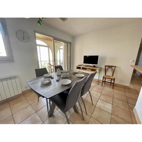 Spacieux trois pièces avec loggia vitrée et parking sécurisé - FR-1-338-524
