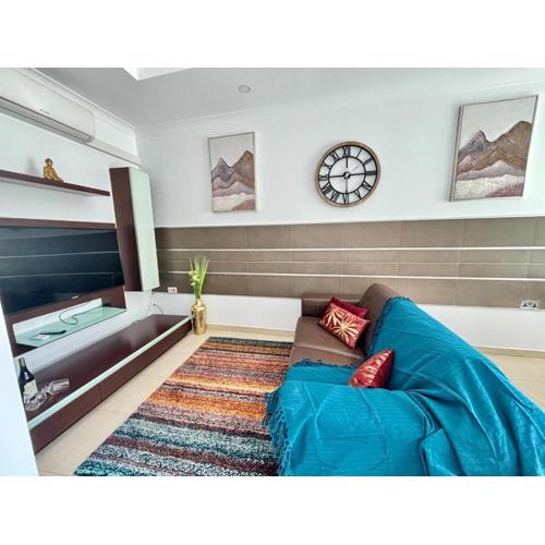 Spacious 1-Bedroom Retreat Cafés, Wine Bars & Old Town at Your Doorstep