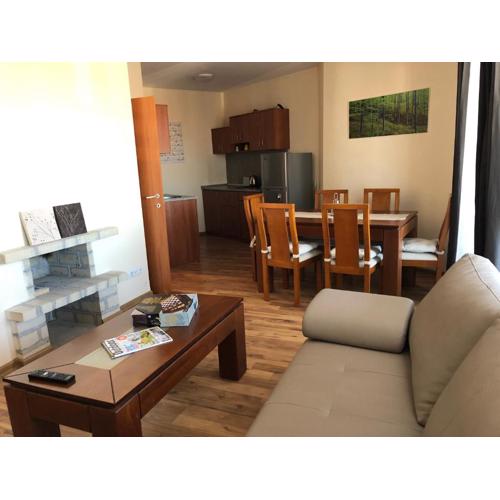 Spacious 2 Bed Apartment Close To Gondola
