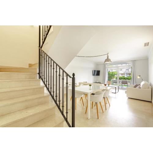 Spacious 2 Bed Duplex in Aloha Gardens close to Puerto Banus