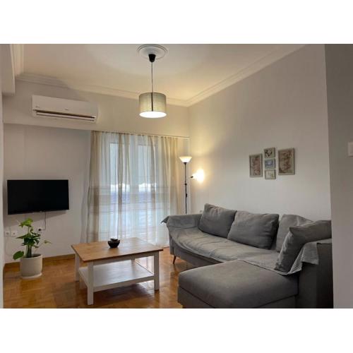 Spacious 2-Bedroom Apartment - 10 minutes from Kallimarmaro