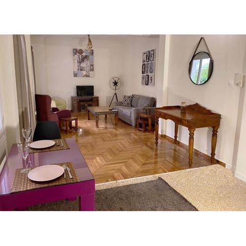 Spacious 2 BR apartment Downtown Athens - Explore Center by foot