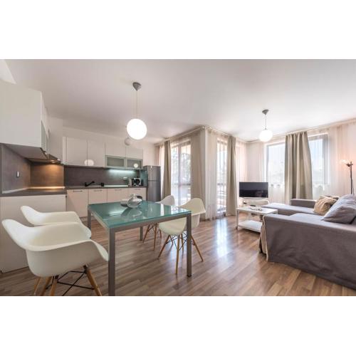 Spacious 2 br apt in Villa Mare