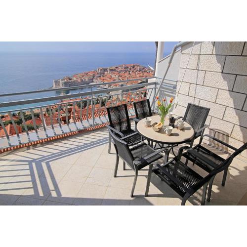 Spacious 2 BR Apt LuxeView- OldTownView, 10min to town