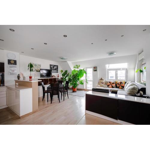 Spacious 2BD Flat with Secure Free Parking