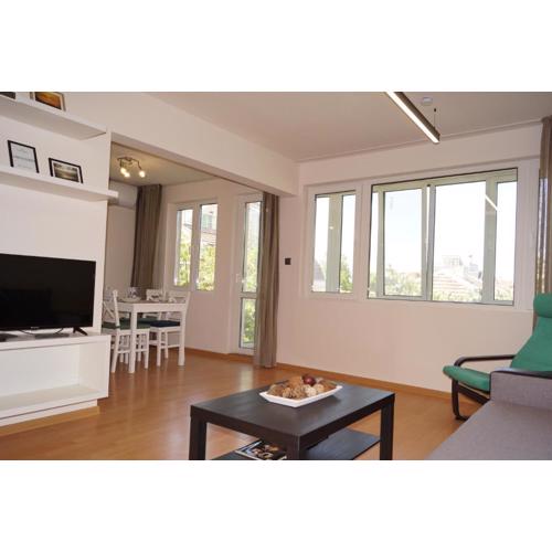 Spacious 2BDR - FREE Parking - Walk Everywhere - 300 Mbps WiFi