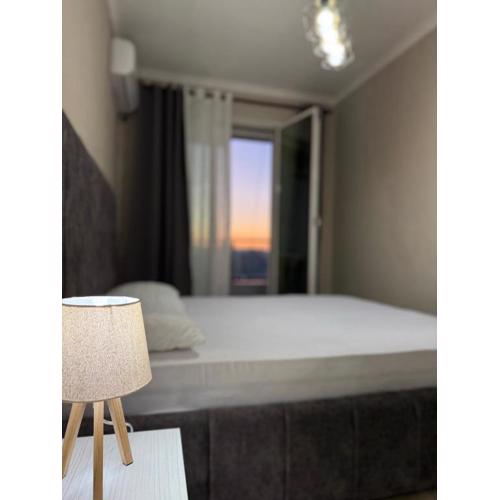 Spacious 2BR Apartment Walk in Closet Stunning Sunset Views