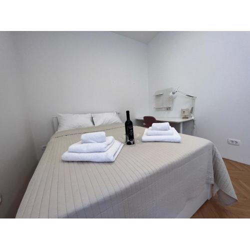 Spacious 2BR Apt in Split Center with Balcony