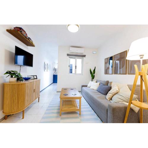 Spacious 2BR Penthouse with a Large Front-Terrace - Close to Bugibba Perched Beach