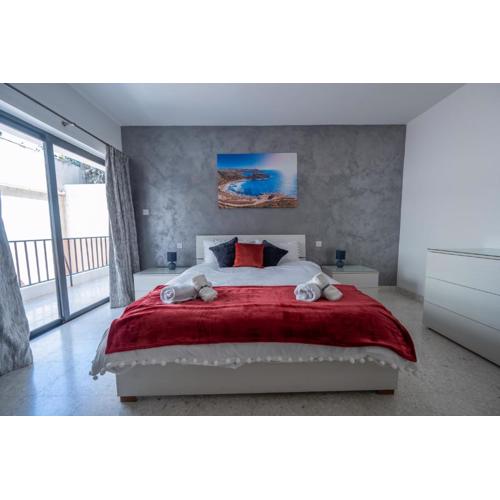 Spacious 3 bedroom Apartment in the Heart of St Julians