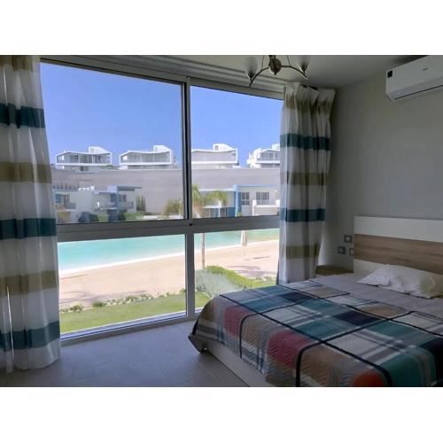 Spacious 3-Bedroom Chalet and Maid Room in Fouka Bay