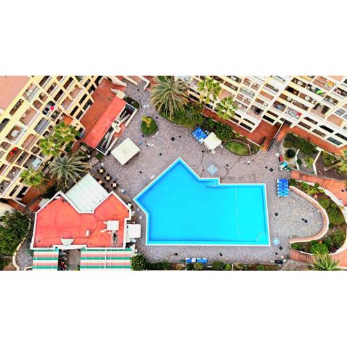 Spacious 3-Bedroom Duplex Apartment with Heated Pool & Ocean View in Castle Harbour, Arona