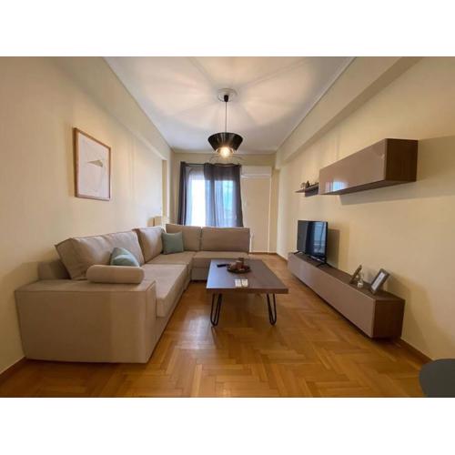 Spacious 3 BR Apartment in Vibrant Neighbourhood
