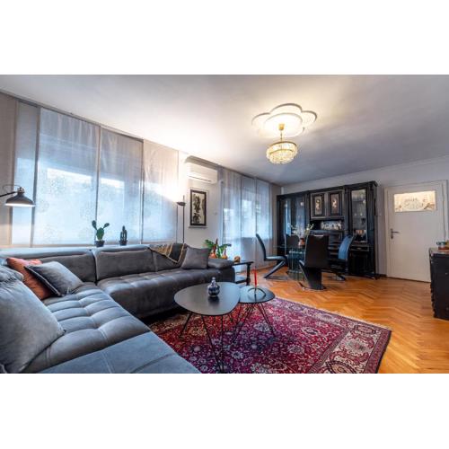 Spacious 3-BR Central Retreat