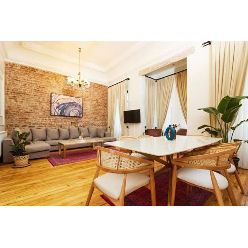 Spacious 3BR W Elevator&AC in Taksim
