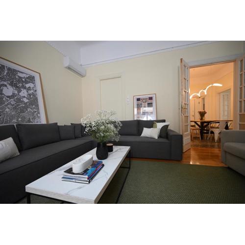 Spacious 4 plus1 Bedroom and 2 Bathroom at Top Location