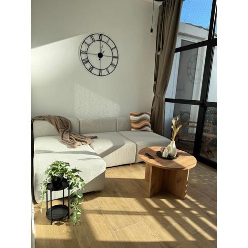 Spacious 4 room apartment, 8min walk to old town, free parking, all new