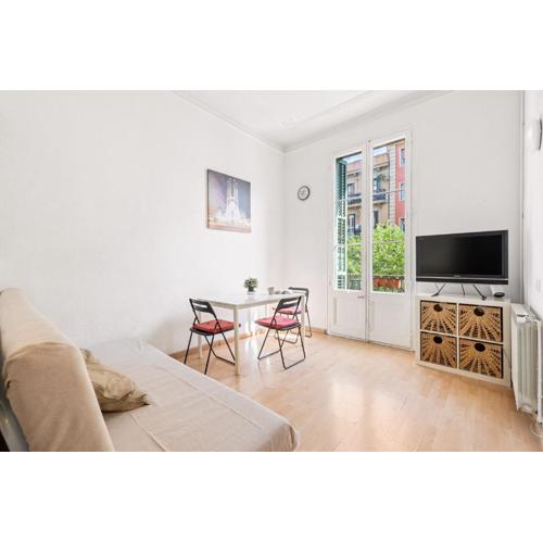 Spacious 5-bedroom Apartment In Central Barcelona