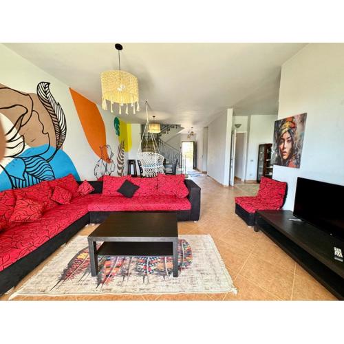Spacious 5BR Cozy Beachfront Villa - Stunning Views