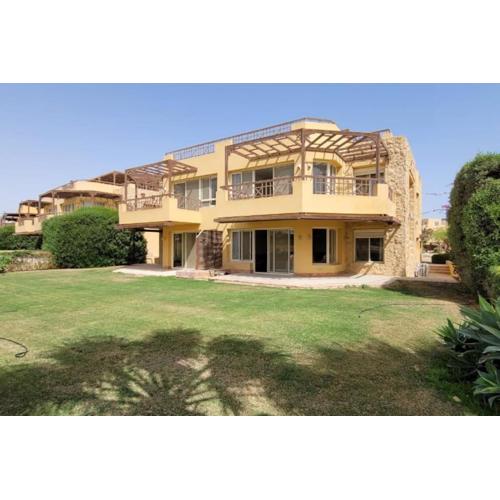Spacious 6-BRs in El-Sokhna /Beach & pool access