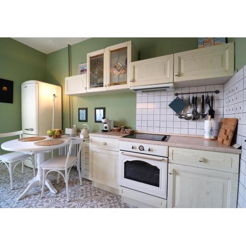 Spacious and Central Vintage - Modern Apartment