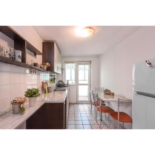 Spacious and Cozy 3 BR Apartment in Downtown Sofia