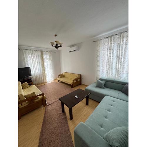 Spacious and Lake Therapy Apartment