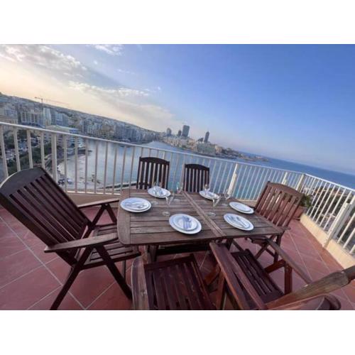 Spacious and lovely seaview apt