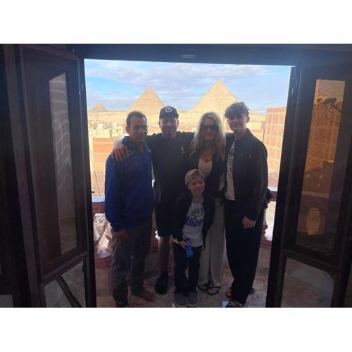 Spacious and Luxury Family Apartment Full Pyramids view