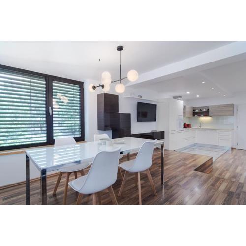 Spacious and modern apt, 6 guests, Central station, self check-in