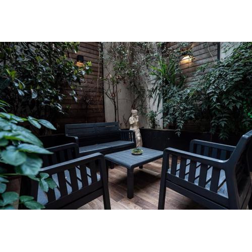 Spacious and Stylish 3BR w Private Garden